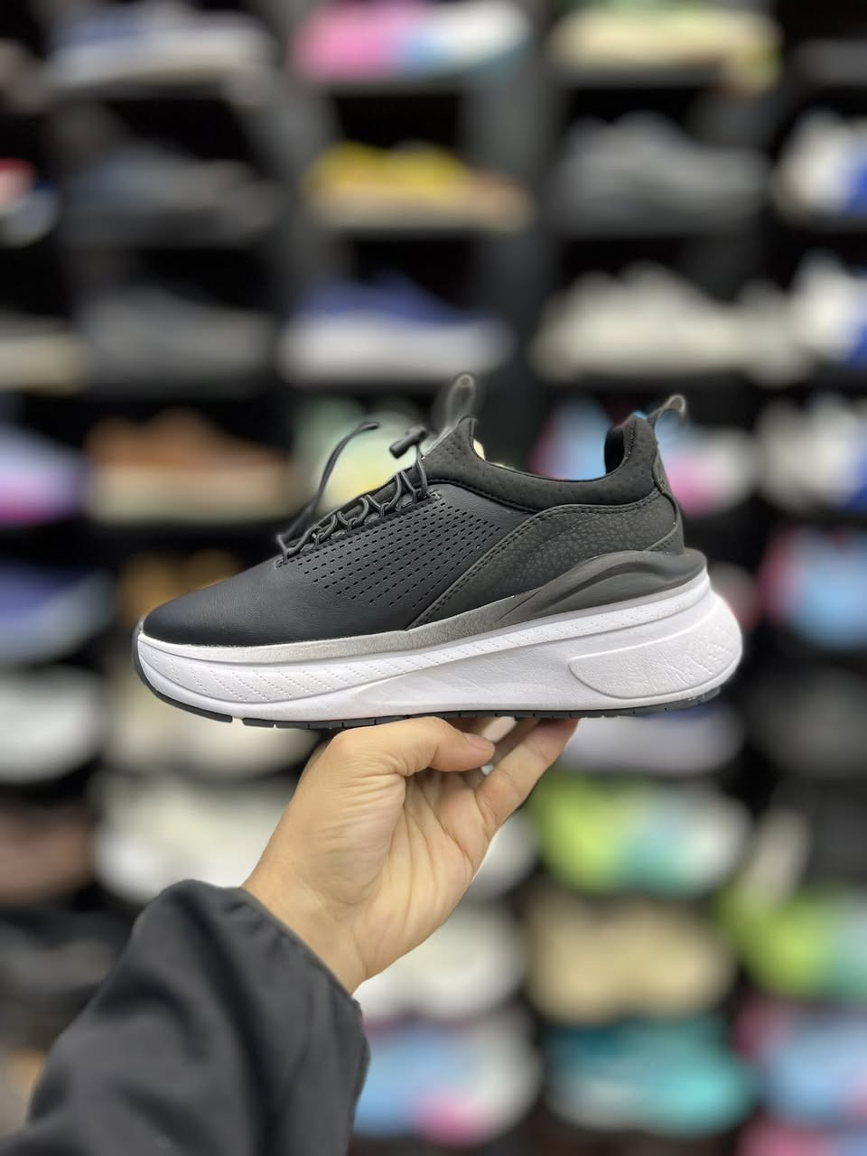 وكاله امريكيه Clove
السعر بلوكاله 165 دولار
ويمي غير ✌️😎

يوفر راحه وتوسيد عالي للقدم 
الأرضية ضد الانزلاق 
ارتفاع الحذاء حوالي 5 سم

قياس 37.5 القدم 23 
السعر 15

العنوان النجف ملحق الروان 
توصيل 🚚 محافظات 6 داخل النجف3 
*********** واتساب#
