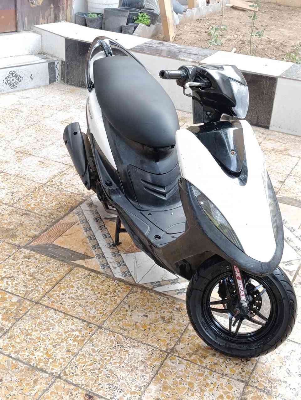 السلام عليكم
مااكس عدله ياباني 120 
دراجه  محرك بلادي فوول نعومه بوشه 49  بلاد شرط الفحص
كفرات بلادي كله مختمه 
شلعه ومعدل  110 فوول متنكض
كلشي شغال سلف و هندر  كلوبات اشاير  سكنات  عينه عداد السرعه و البانزين كلشي عل بلاد 

احلا من صور بالف مره 
سعر 700 وبيهه مجال قليل 
شراي يتصل
مكاني بصره 
 
***********
