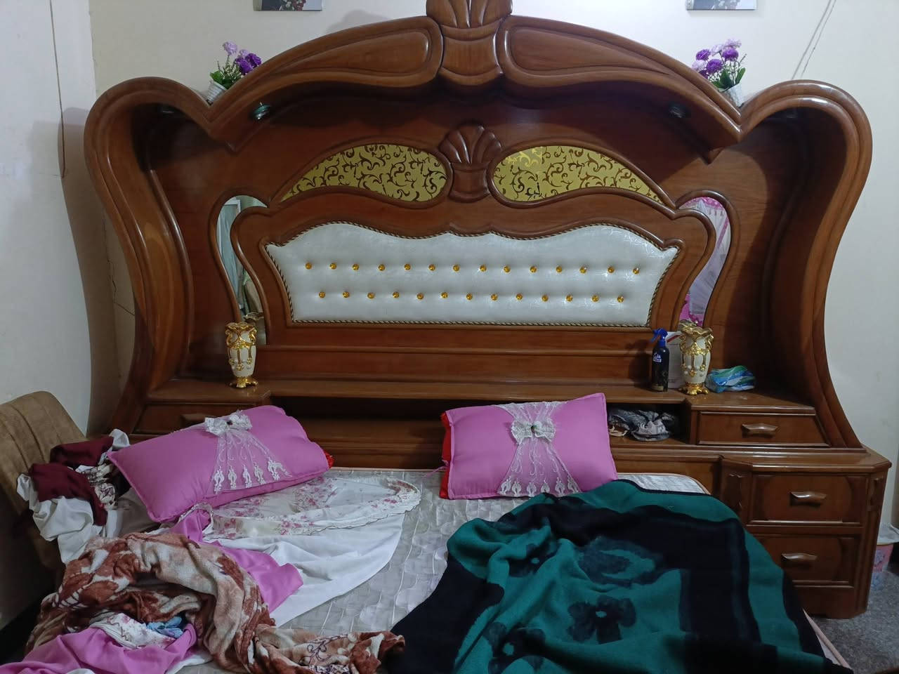 سلام عليكم غرفه نوم لبيع نضيفه جدا تزكام درجه اولى مكان بابل رقم ***********
