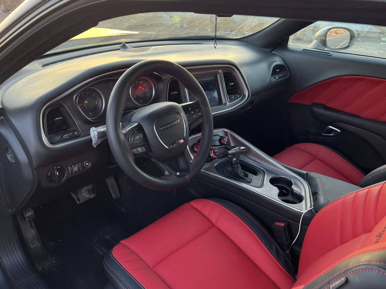 � للبيع – جالنجر SXT 🚘
• الموديل: 2019

 • الفئة: SXT

 • ماشية:180 الف كيلو

 • المواصفات: 

 -كاميرا - -كشن كهرباء -كشنات جلد -قطعتين تبريد -تحكم ستيرن جهتين -نظام سبورت -مكينة 6 سلندر 3600

 • الملاحظات تبديل جاملغ  + البنيد .) 

.

📞: ‭0773 930 5796‬
