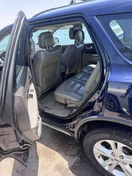 دورنكو 2013 كندي بدون حادث سيارة نضيفة بيها حادث بسيط بالجاملغ الايمن ومعدل بارد محرك هيمي 8 سلندر كير مكينة كفالة حدادية نظيفة رايدها ب 165 وبيها مجال بسيط 
***********
