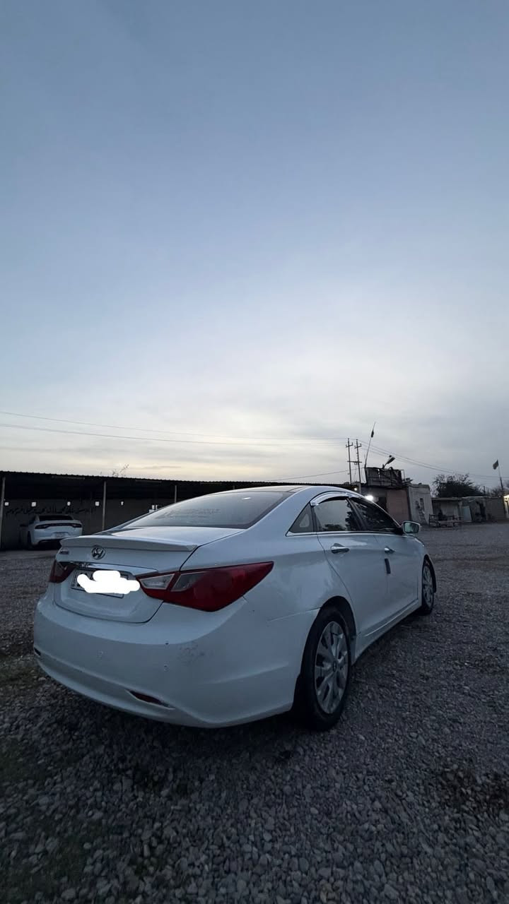 السلام عليكم 
سوناتا خليجي 2012 بانوراما بيها قطع صبغ ابيع حزام السيارة كامل بدون نقص صدر جديد تخم تاير مكينة وكير شرط الفحص . 
السعر  شدة : 100 ورقة . السيارة باسمي ، مكان السيارة ديالى - الخالص 
تفاصيل اكثر رقم الهاتف ( *********** ) غير متواجد ع الفيس بوك
