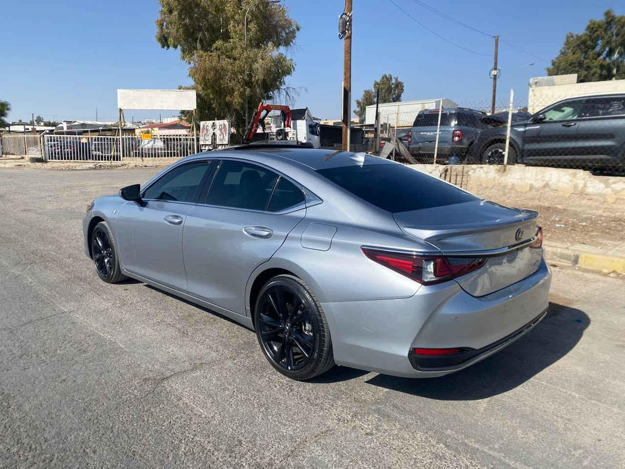 F SPORT
السيارة شبر  صبغ بالبنيد فقط والصندوك صبغ فقط الجوا السبايدر يعني شبرين 
بدون دواخل وبدون ايرباك ✅
ماشية 20 الف ميل 
السيارة حاليا بغداد العامرية 
رقم الشاصي مرفق ويا الصور 
للتواصل 
***********
