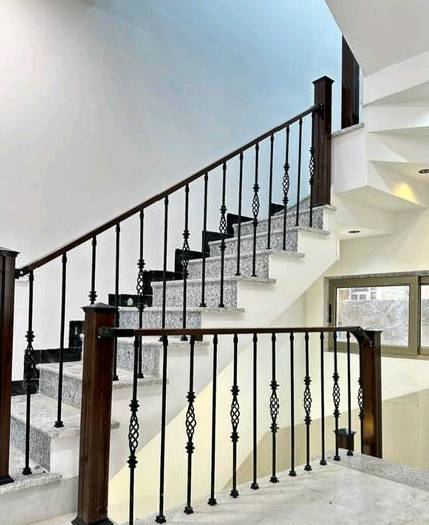 تصميم اكلاسيكي ببصمه حديثه اجع بيتك اجمل وارقا بتصاميم كلاسيكيه بطابع حديث وباسعار مناسبه ومواد اصليه بضمان حقيقي
اي استفسار راسلنه او اتصل 
***********