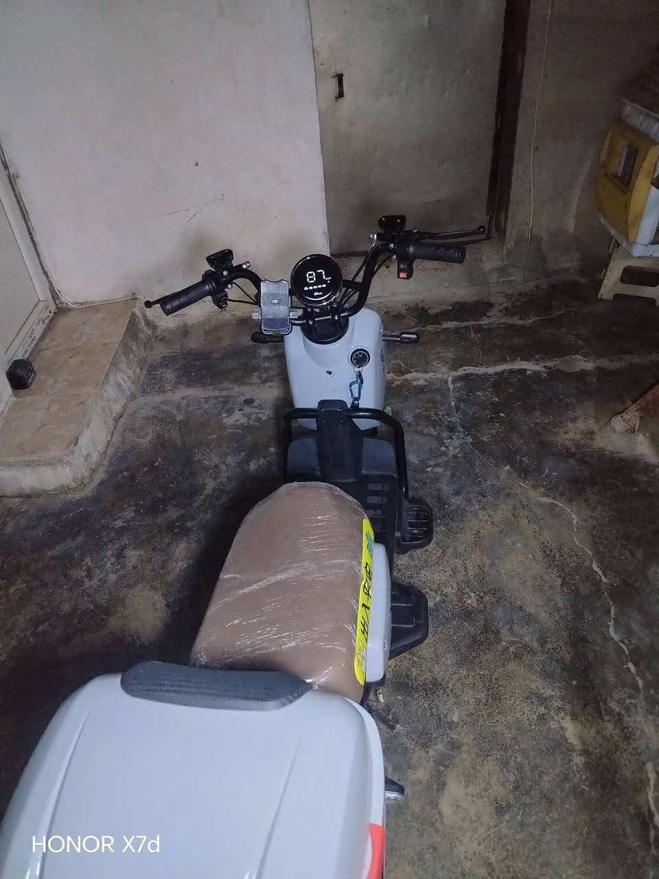 سلام عليكم بايسكل جديد ما مستعمل نوعيته R9 شكل الجديد 2026 
بطاريه 5 شاحنه أصليه كركوك عرفه السعر650 بيه مجال  رقم الهاتف ***********

