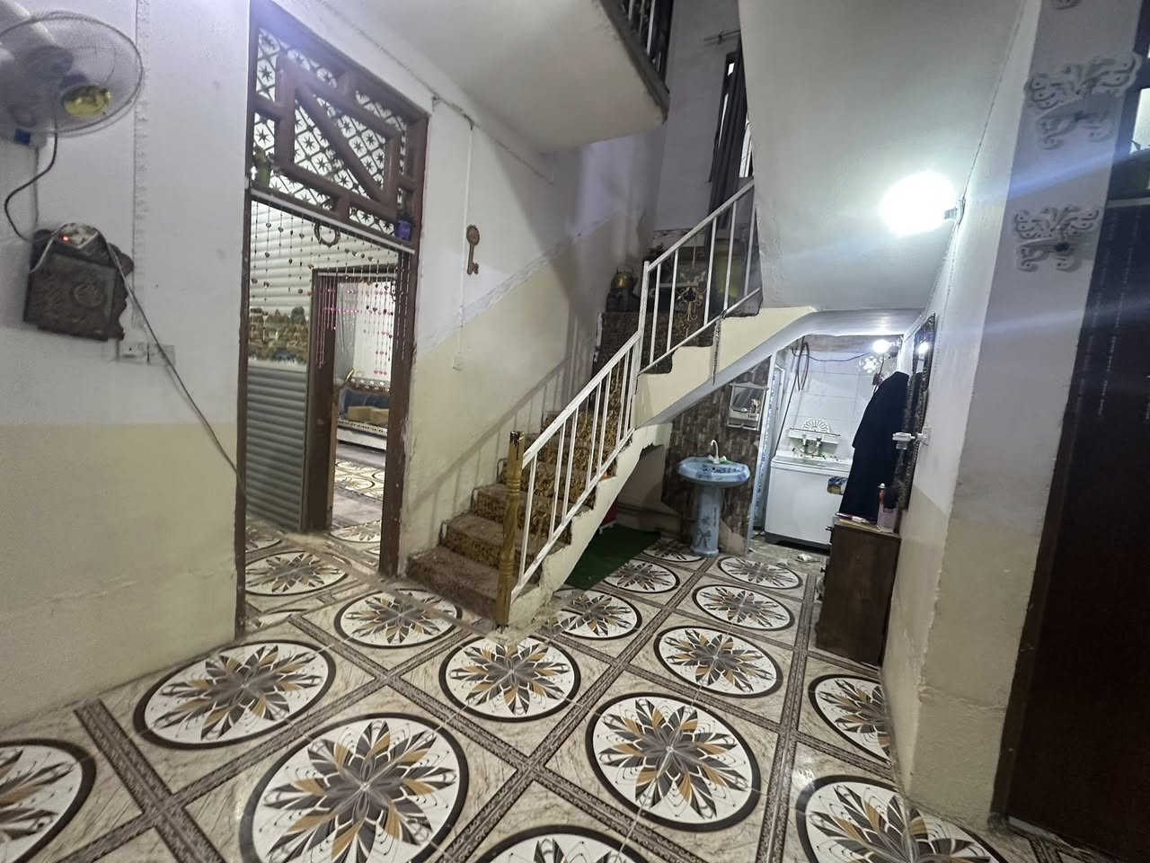 دار للبيع شارع الاطباء قرب فرن الصمون يحتوي ع
 غرفتين طابق ارضي +غرفه طابق ثاني للستفسار الاتصال علا رقم فقط ‭0773 653 1366‬
