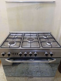 طباخ مصري فريش باب اول لونه اصفر شغال وناره قوية وزركة والفرن كذالك شغ...