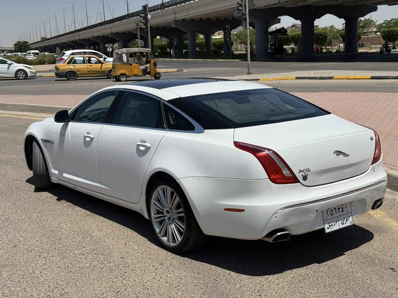 السلام عليكم
جاكوار XJL موديل 2011 وكالة سردار خليجي للبيع فقط بسعر بلااااااااش 
السيارة اعلى فئة بالجاكوار واقوى مواصفات 
السعر ((((( 115 ورقة فقط ))))) 
- محرك v8 حجم 5000 بدون سوبر المرغوب 
- باب طويلة 
- قطعتين تبريد مع تحكم خلفي منفصل 
- كشنات كهرباء وخزن وتبريد وتدفئة 
- ميز طعام صاج وتطعيمات صاج كل الغرفة 
- عداد الكتروني (( بدون مسج )) 
- شاشة 
- تحكمات ستيرن 
- مري شفط 
- بانوراما وبردات خلفية وبردة كهربائية 
- حساسات امامي خلفي + كاميرا خلفية 
- بصمة تشغيل وابواب 
- جنطة كهربائية 
- الدبلات الخلفية جوبلس والامامي بدون جوبلس 
- لايت دوار مع الاشارة والستيرن 
- نقاط عمياء 
- كير محرك كهربائيات كلهن كفالة 
- رقم اربيل تحويل او وكالة (( صفر غرامة )) 
السيارة خليجي كفالة عامة من الضرر والحادث صبغ دعاميات فقط وجزء من قبق الجنطة 
السيارة بلادية ما ملعوب بيها يعني ماكو بيها لمسات عراقية وتحويرات وتيب و وشغل تلزيك 
كل قطعة تعطل بيها تستبدل بقطعة جديدة وكالة وحاليا ما بيها اي نقص 
يرادلها بعض الكماليات البسيطة نتفاوض عليهن ويه الشراي 
السعر 115 بيع مستعجل كلش وبيها مجال بسيط للشراي 
مكان كربلاء 
***********
***********
