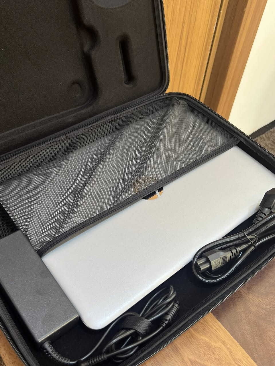 السلام عليكم لابتوب HP شاشة لمس للبيع .
السعر : 295 الف وبي مجال قليل .

اللابتوب جدا نضيف وادائة قوي ومواصفاته جدا عالية يفيد الي عنده دراسة او العاب او تصميم او غيرها من الاستعمالات.
المواصفات :
المعالج INTEL CORI 5
الجيل : السابع 
كرت الشاشة : intel UHD GRAPHICS 
الرام : 8GB DDR4 
الذاكرة ( الهارد ) : SSD 256GB  M.2
الشاشة : لمس حجم 14.3 حوافها جدا ناعمه دقتها  تشغل 4K ضد التوهج ips 
فدشي كلش راقي.
كيبورد ضوئي ليزري
المميزات:
شاشة لمس
كيبورد ضوئي
اللابتوب جدا سلم ووزنه خفيف 
كيبورد ضوئي ليزري
الشاشة حجم 14.3 بحواف ناعمه جدا.
اللابتوب جيل حديث ومعالج سريع 
منصب عليه وندوز 10 برو مفعل مدى الحياة.
منصب عليه اوفس مفعل مدى الحياة .
كيبورد ضوئي عربي انكليزي ليزري .
كامرة امامية جدا واضحه.
سماعات ستيريو .
بطارية اللابتوب ليثيوم تطول وياك بالاستعمال المكثف اقل شي 4 ساعات
المنافذ :
منفذ الشحن
منفذ التايب سي للبيانات
منفذ HDMI
منافذ USB ومنفذ Aux

الملحقات :
ملحقاتها كله كاملة وجديدة غير مستخدمة لان ماصارلي فترة بسيطة جدا من اخذته.
شاحنة اللابتوب الاصلية  .
جنطة اللابتوب ماركة اصلية وبعدهي جديدة مامستعمله ابدا .

اللابتوب كلش نضيف ومواصفاته قوية ومحترمه وتصميمه سلم ومرتب .
ومابي أي نقص كيبورد سماعات انترنت شاشة كامرة كله شغال وممتاز ومابي اي نقص من اي ناحية.

السعر : 295 الف وبي مجال قليل .
مكاني النجف 
واليريده توصيل هم موجود ان شاء الله

(لابتوب Hp اج بي hp 
 جيل حديث العاشر حسابة لابتوبات للبيع النجف بغداد الموصل البصرة)


**إذا كنت صاحب هذا الإعلان وتريد حذفه لأي سبب، رجاءا أرسل رسالة إلى الدعم الفني**