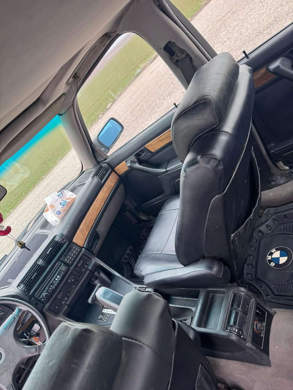 Bwm موديل1990
رقم جديد
سنويه جديده
هزه لغاية شهر الرابع
 غرامات لا يوجد
كير اوتوماتيك
للاستفسار 
*********** دهوك, العراق
