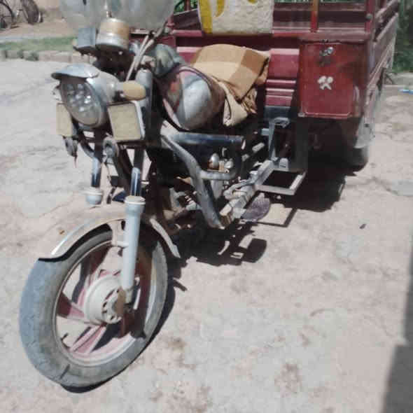 ستوته 

اوراق كامله 
محل التواجد.    اديالى سراجق 
السعر 700 بيه مجال
‏‪***********‬‏
