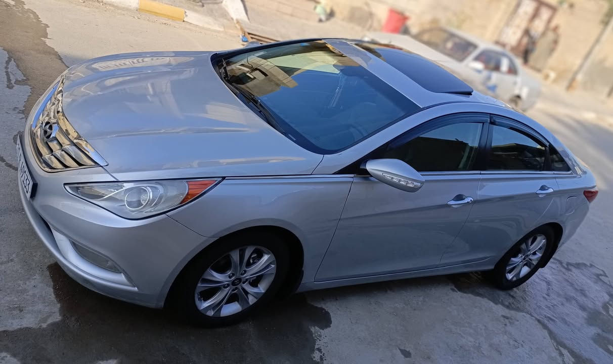 سلام عليكم سياره هيونداي سوناتا موديل السياره 2011رقم بغداد مشروع وطني سنويه جديده رقم جديد تحويل مباشر بلسم وارد امريكا حادث جاملغ امامي  وبنيد فقط بدون دواخل بدون تبديل بس صبغ باقي كفالة السياره كله ليبل واحد السياره جاهزة من كلشي مكان سياره واسط السياره مكفولة كفالة عامه من ضربة كص نقل جثه والوصولايات مكينه ولكير 24 مكفولات تبريد شغال السياره اي نقص مابيه حداديه خلفي امامي جديده تخم تاير جديد السياره فول مواصفات فتحه سقف تحكم استيرن اشاره بلمري فول واحد على واحد سعر السياره 107 ورقة بيه مجال حك جيه رقم موبايل صاحب سيارة موجود بلنشر 
***********
