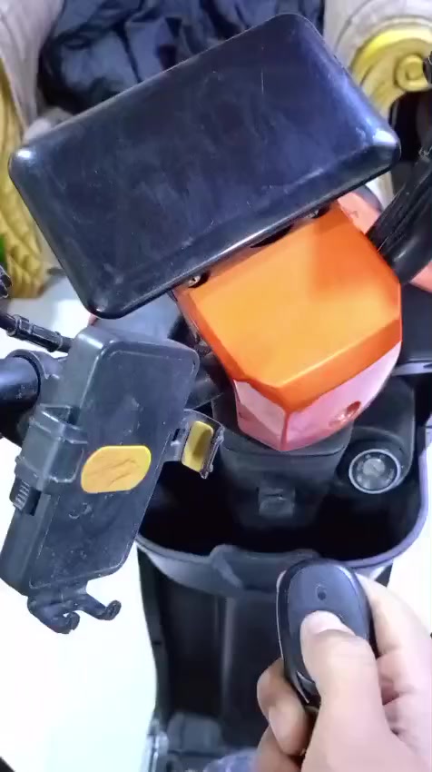 دراجه شحن ار 9كلش نظيفه وبطاريات كبار حجم32جدد قويات لا تصرف شحن ولا متفوخات سريعه وكامله كلش سعر 420بصره نواب ظباط مقابل مستشفى العسكري ***********
