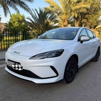 BYD....  بي واي دي سيل 5... كفاله من الصبغ والتبديل.. ماشيه 4 الاف... ...