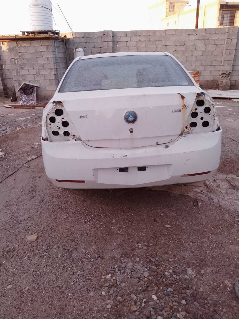 السلام عليكم للبيع جيلي 2013رقم ديالى مالكه في بعقوبه تخم اطارات باتري جديد لكن متروكه .السعر 25الاتصال ***********

