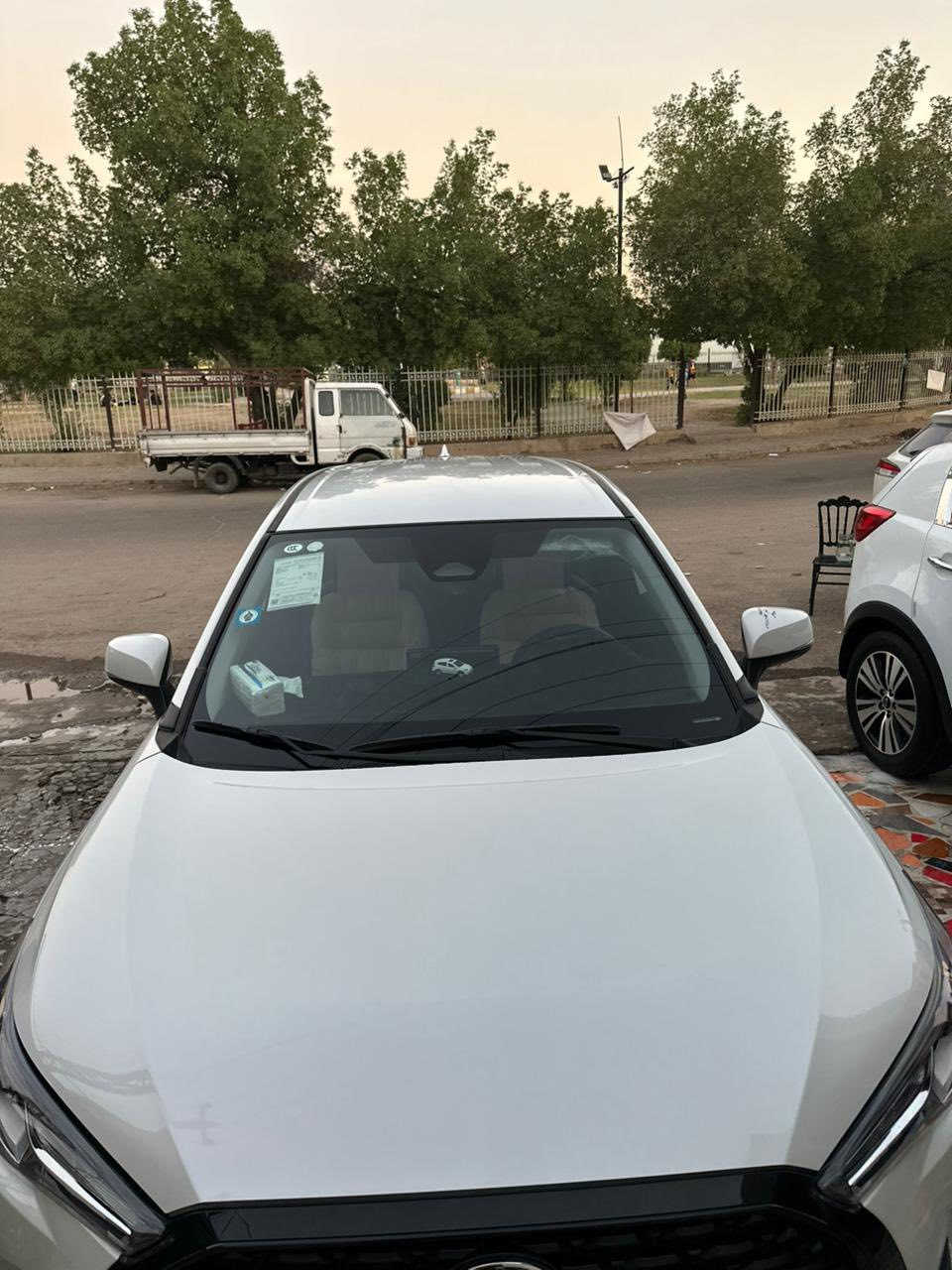 السلام عليكم حبايب•••
كورلا كروز 2025 
العداد: 4500 كيلو متر
ألون: أبيض
رقم: بغداد الجديد
السعر: 26.500.000 دينار عراقي وبيها مجال بسيط بعد المعاينة
مكان السيارة: بغداد-الكرادة داخل
المواصفات: قمارة حديد • بصمة أبواب وتشغيل • داخل أسود كشنات مخمل • شاشة أندرويد • كامرة خلفية 
الملاحظات: السيارة جديدة وبعدها بحالة الوكالة
الإتصال على الرقم: ***********
