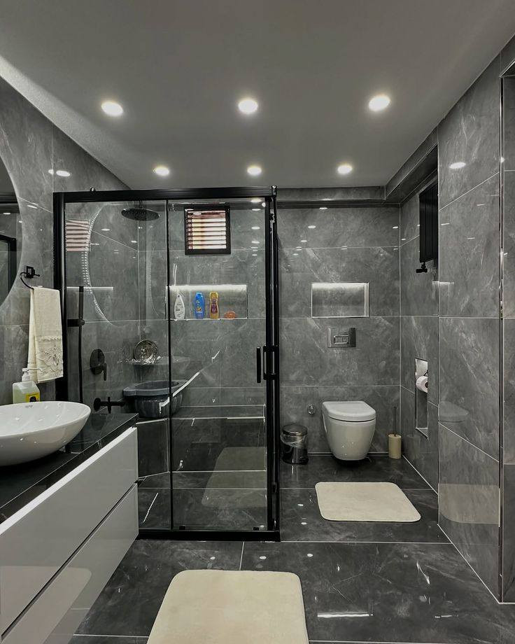 #بيت #تحفه 

#الموقع حي القادسيه 

#المساحه 400 متر 

يتكون البيت🏠 من طابقين 5 غرف نوم صاله 2 استقبال1  مطبخ1 حمام عدد 5 

للاستفسار 📱 *********** 📱
