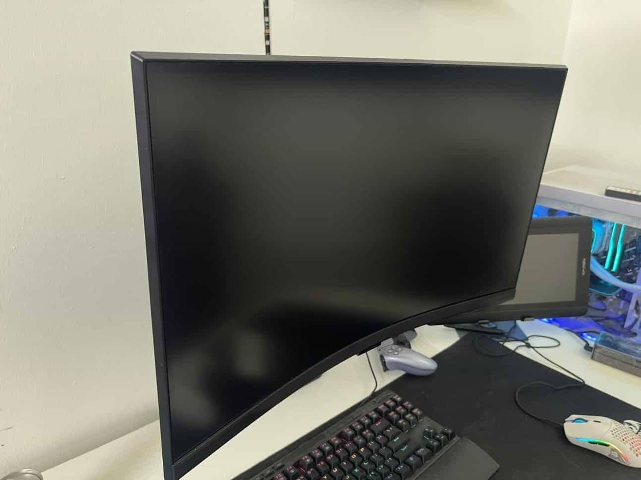 شاشة Samsung odessey
السلام عليكم، شاشة سامسونغ Samsung odessey  للبيع نظافة ممتازة جدًا
سبب البيع لان اشتريت شاشة اكبر منها 
علما قياس هذه الشاشة 27
مواصفاتها : 
Samsung odessey g6
2k 
240 Hz
VA 
Curved
السعر 435 الف علما ان سعر الجديدة سابقا 600الف اما الان بسبب ارتفاع الكمرك والاسعار وصل سعرها لل680 الف والبعض يبيعها باكثر.
***********
***********
