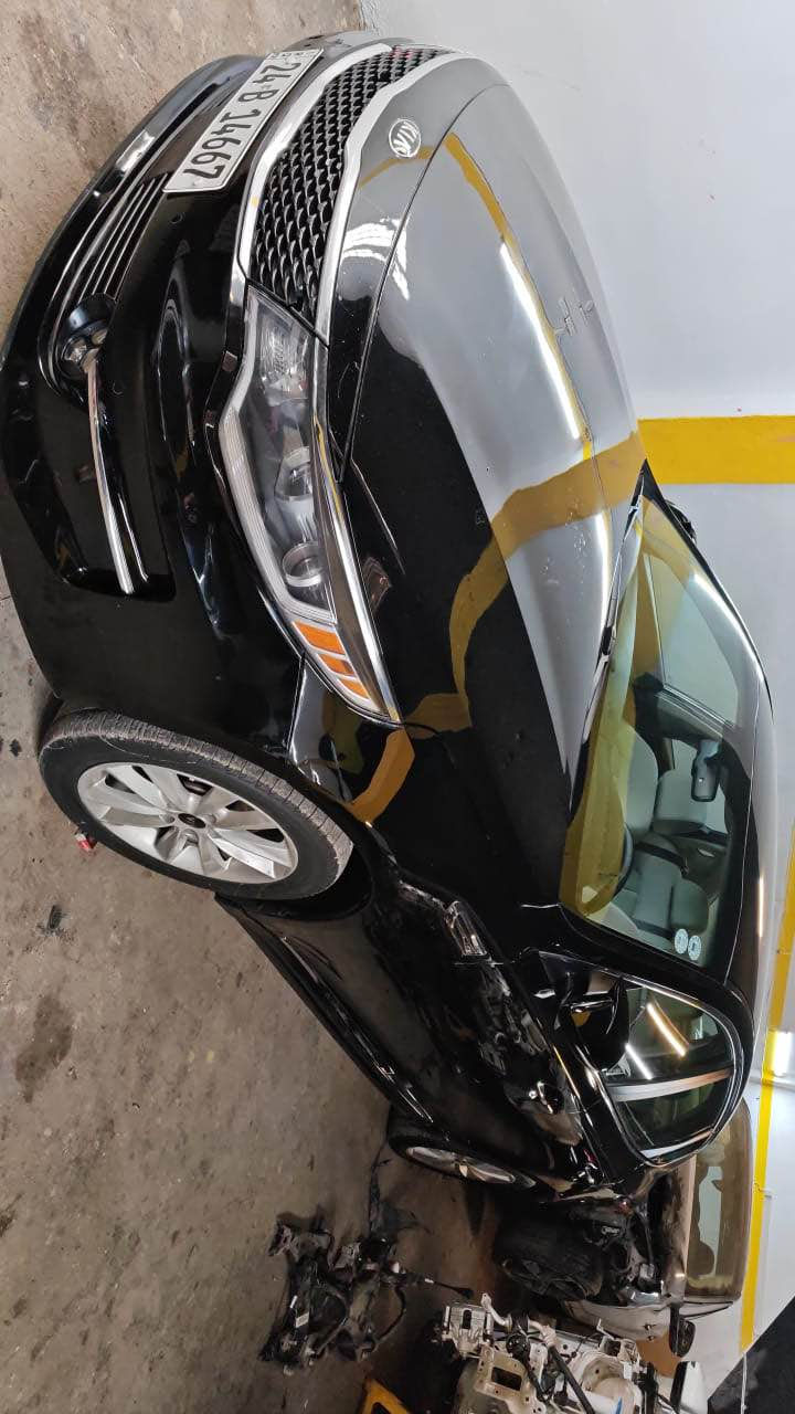 كيا اوبتيما 2016 
رقم دهوك مسطرة 
لون اسود
ماشيه 100 الف ميل
مواصفات S
ضررها بوند صبغ +تعديل بسيط بابين
ايرباك ستيرن مفتوح
محرك مفتوح 
 السعر 128 وبيها مجال
مكانها الموصل 
*********** موصل, نينوى
