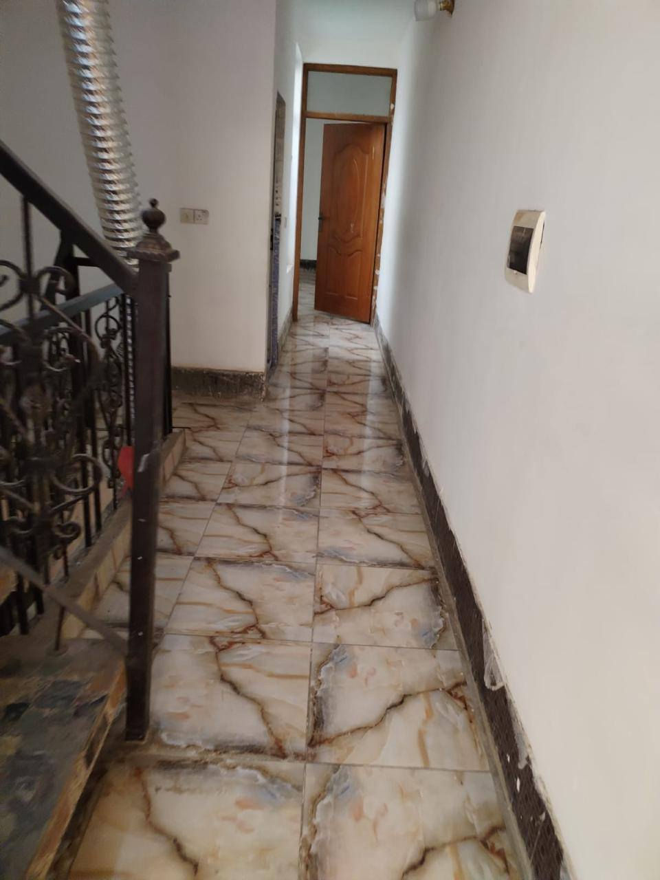 بيت ٦٠ م للبيع
طابقين ٣ غرف
الطابق الاول/ طرمه، استقبال، حولي صحيات منور غرفة
الطابق الثاني/ غرفتين، صحيات، بلكونه
الطابق الاخير سطح

العنوان الشعب/ الصحة/ خلف متوسطة صلاح الدين/ قرب موكب ابو حيدر 

للاستفسار الاتصال على الرقم 
***********
