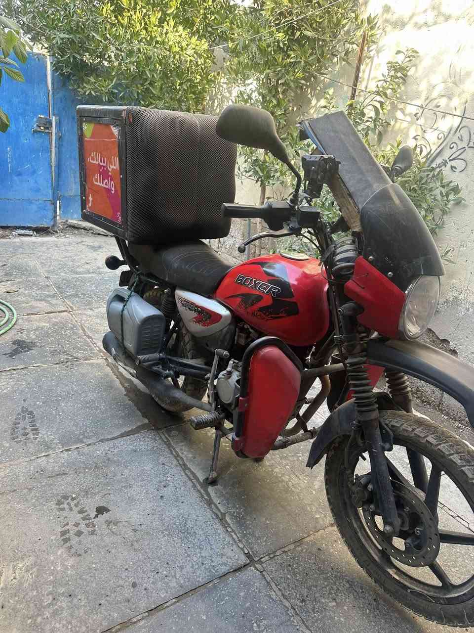 دراجه بوكسر للبيع موديلل 2023. اورقه كامله 
مجفته والمحرك مفتوح  شغاله بس بيه صوت بلمحرك
مستعجل ع بيعته سعره  مليون ونص او بين  مجال  
العنوان شعله. تواصل ع رقم ***********
