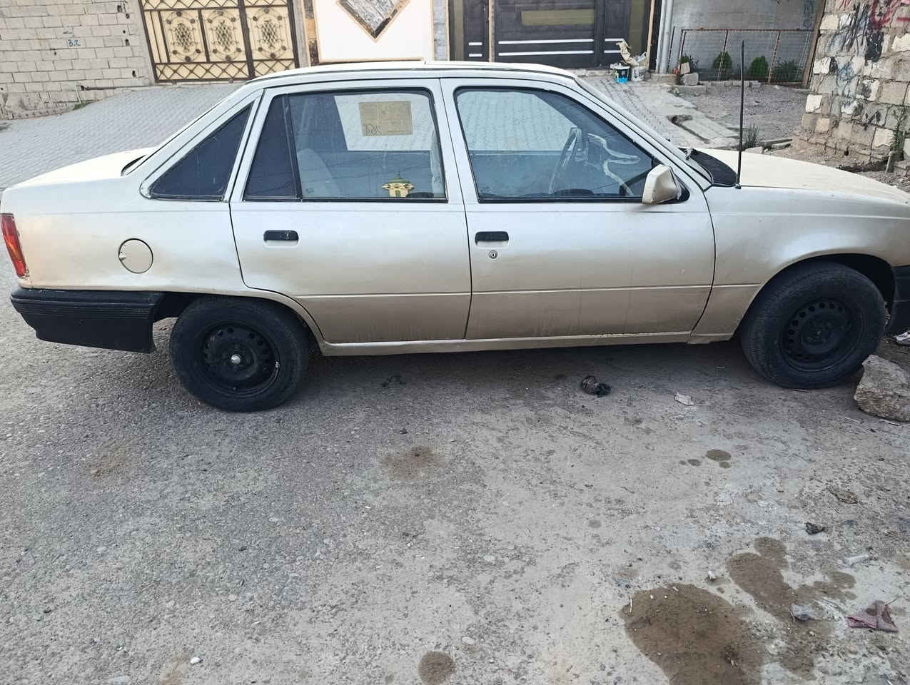 السلام عليكم كاديت نضيف كير ومحرك شرط صبغ عام دفتر بانزين بيها رقم كركوك مشروع وطني بيع سريع الشراي يتصل ***********
