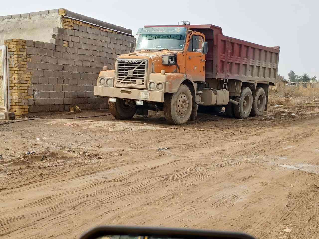 السلام عليكم 
فولفو للبيع موديل 82 سياره جاهزه للعمل مكينه كير شاصي تخم تاير دوشمه كهربائيات سعر المطلوب 23وبيها مجال ***********
