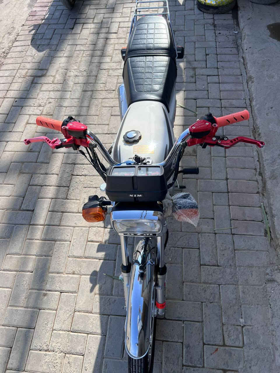 السلام وعليكم عندي دراجة يراني البيع 4كير نامة اوراق معرض دراجة موديل 2026 مكفوالة كفالة عامة شرط برغي ما مفتوح بيهة ماشية 4الف حقيقي يعني زيرو مكاني بغداد حي اور الاستفسار *********** السعر ب650 وبيهة مجال الطيبين
