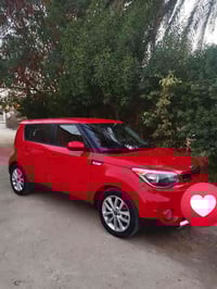 كيا سول ٢٠١٧ أمريكي حمراء اللون ماشية ٥٧ الف ميل محرك ٢٠٠٠ حادث باب ال...