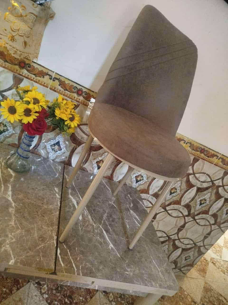 سلام عليكم ميز طعام للبيع نضيف مكاني ديوانية سعر 60 
تواصل على رقم او اتصل ***********
