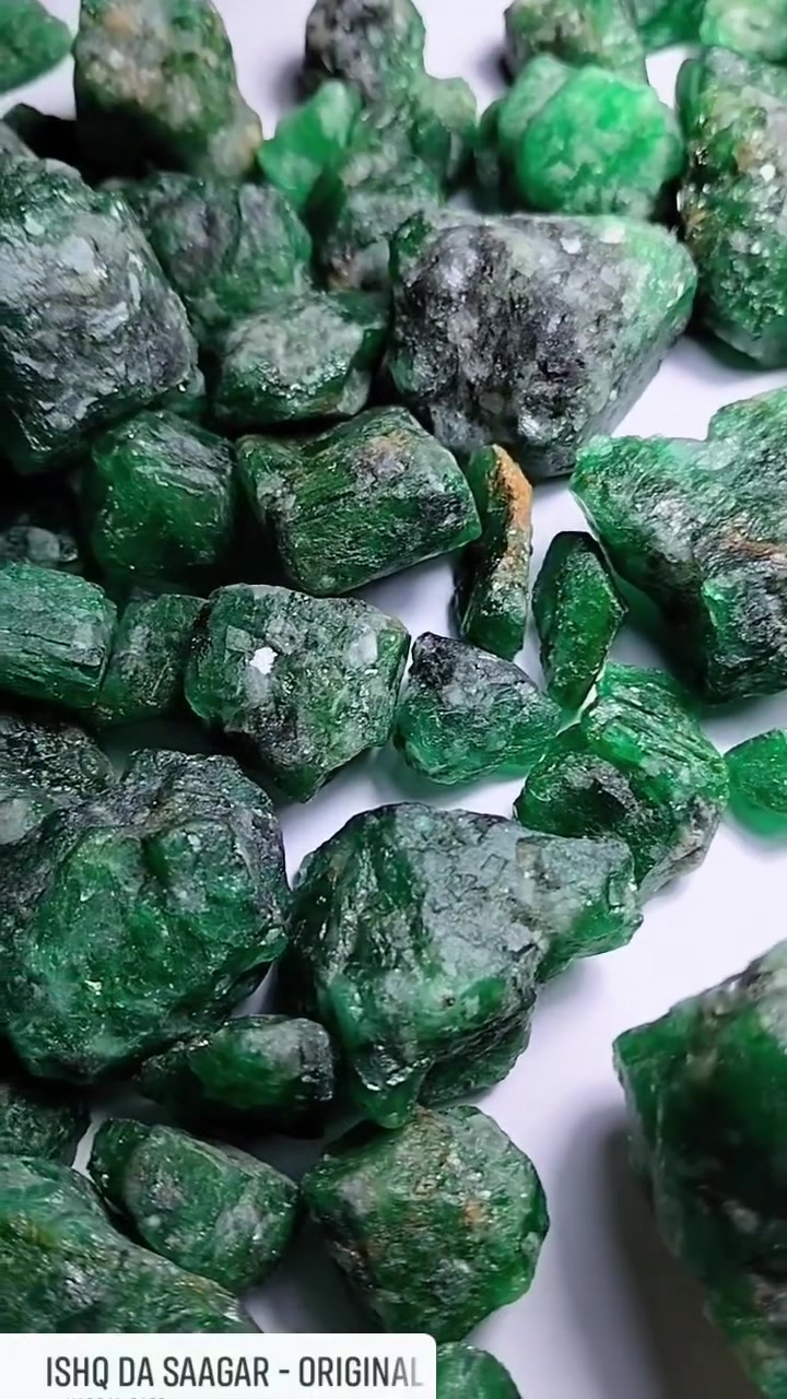 Big size swat emerald cutting grade weight 4000 Carat beautiful colour 5 Carat to 310 Carat


**إذا كنت صاحب هذا الإعلان وتريد حذفه لأي سبب، رجاءا أرسل رسالة إلى الدعم الفني**