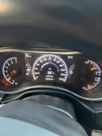 جيب شيروكي لمتد بلاص فول مواصفات وارد خليجي كفاله عامه جاهزه للاخير مح...