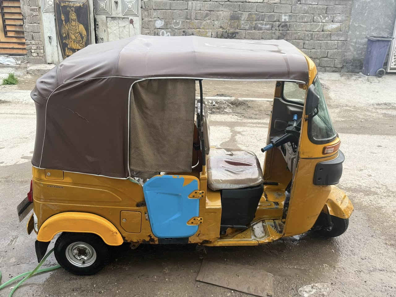 تكتك للبيع موديل 2021مرقم بسمي تكتك خير من الله لا تنقيص ولا تبخير ومابيها اي ضربه بس رصعات مثل ما موضح بل صور وبيهه طخه خفيفه وره الجاملغ الخلفي وبس معجنهه مبينه بل صور مكاني بغداد الدوره ابو دشير سعر 6ونص وبيهه مجال هاتف ***********
