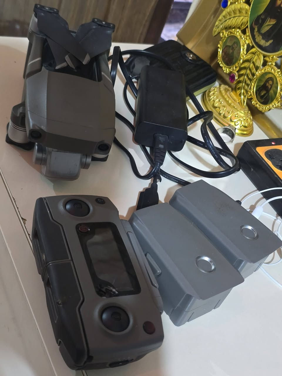 درون مافك تو برو، مع بطارتين  وشاحنه
. الغنيه عن التعريف بدون ما اشرح تفاصيله 
مكاني بصره


**إذا كنت صاحب هذا الإعلان وتريد حذفه لأي سبب، رجاءا أرسل رسالة إلى الدعم الفني**