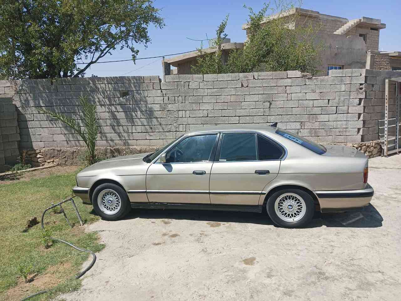 للبيع بي ام ٥٢٥ 
موديل ١٩٩٠ رقم انبار سنويه لحد ٢٠٢٩ تحويل مباشر
محرك جديد
كير اوتو جديد 
صدر جديد نافضه نفض
جام كهرباء 
تخم ويل كب خليه
كهربائيات كلها شغاله وعلى وضع شركه
تبريد ثلج 🌨️
لايت زنون 
صبغ جماليه فقط 
لغود وشواصي وقماره كفاله 
مابيهه اي ضربه 
داخلها جديد 
ترايك وين متريد 
السعر ٣٩ مكاني الرمادي
‏‪***********‬‏
