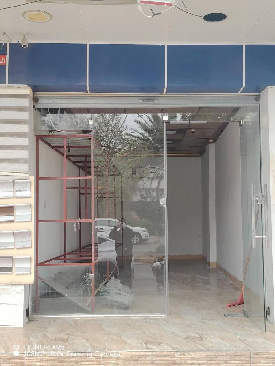 المحل للبيع
_ الموقع (سايدين الرفاق + قرب دورة المثنى + ومجاور لعقارات البيت المعمور + وقرب مطعم المجلس).
 _المحل يشمل (جام خانه + سبلت + ستسم كاميرات مع شاشة + سقف ثانوي + خط مولدة). 
_ علماً ان الايجار 250.000 
_ للتواصل على السعر …اتصل على الرقم
(*********** حاتم) 
(*********** حسن)
