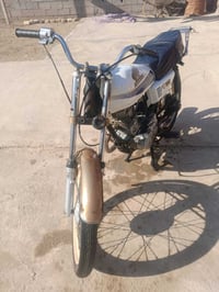 للبيع  سعر 225.  رقمي 07840050489