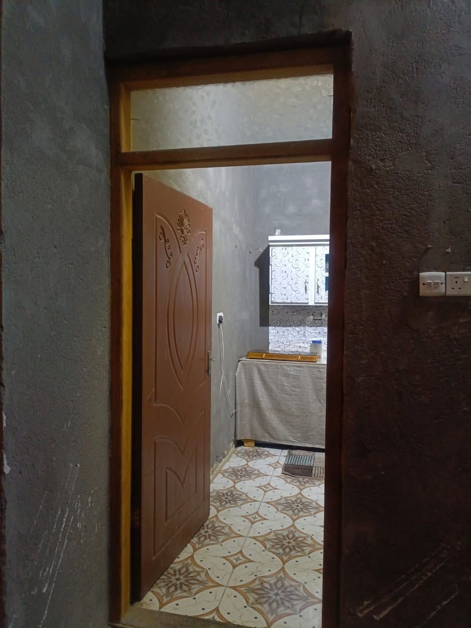 بيت للبيع قرب سيطرة سوق الشيوخ 
يتكون من 2غرف مع مطبخ+صحيات كاملات 
الهول ودوانيه هيكل مساحه 200
السعر 40بيه مجال 
***********
