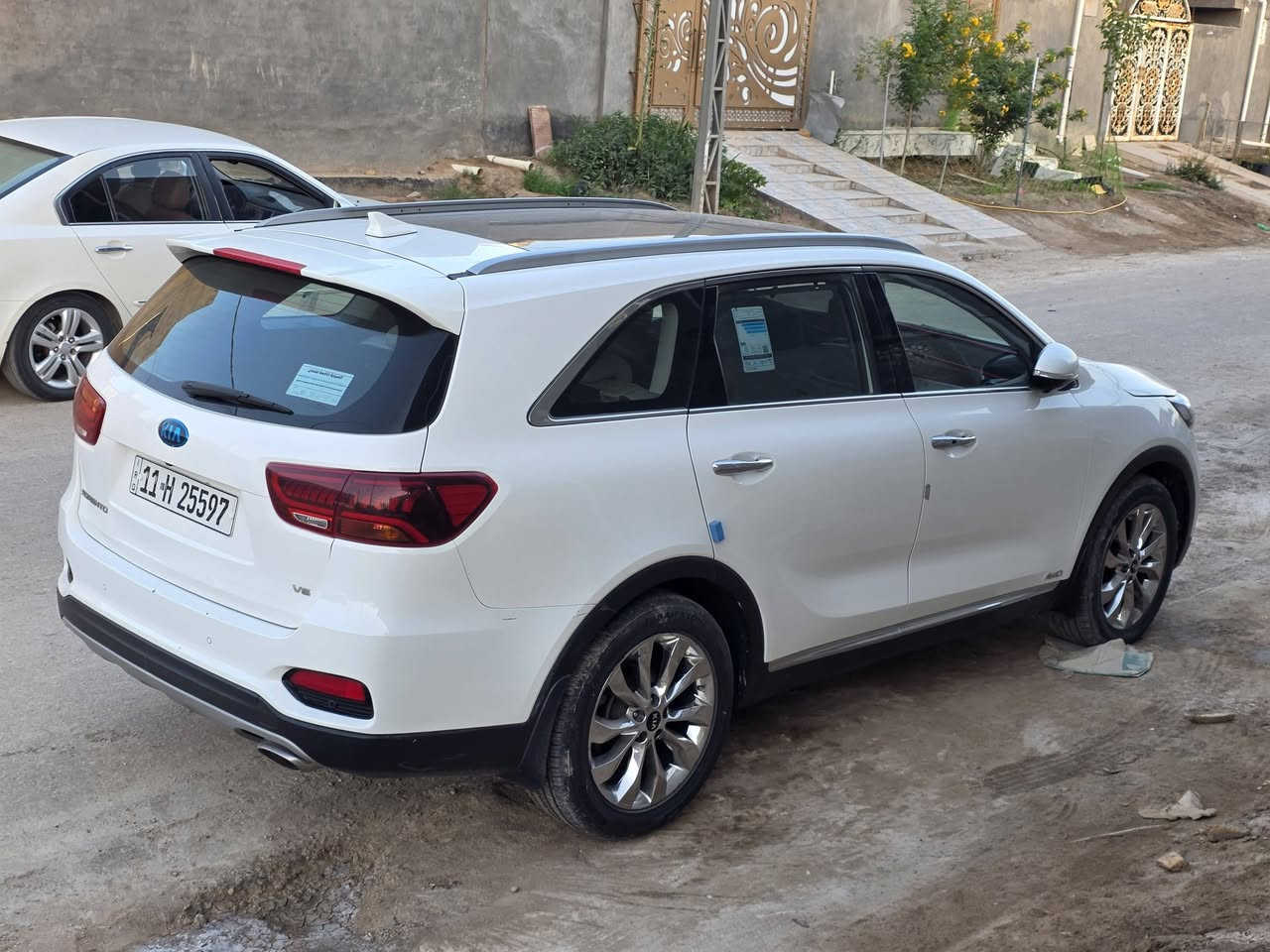كيا سورنتو
موديل  20 فول مواصفات واحد على واحد 
اربع كامرات 
سايد بريك دكمة
تشغيل بصمه 
ترحيب ودخول ابواب بصمه 
كراسي كهربائية
كراسي تدفئة تبريد
بنراما
دفع رباعي
جنطة كهربائية
اربع تحكمات قياده
حساسات اماميه خلفيه
ماشية 115
السعر 245 وبيها مجال 
بيها بس بارد بسيط
السيارة بيها مواصفات هواي
للاستفسار الاتصال على رقم 
***********
