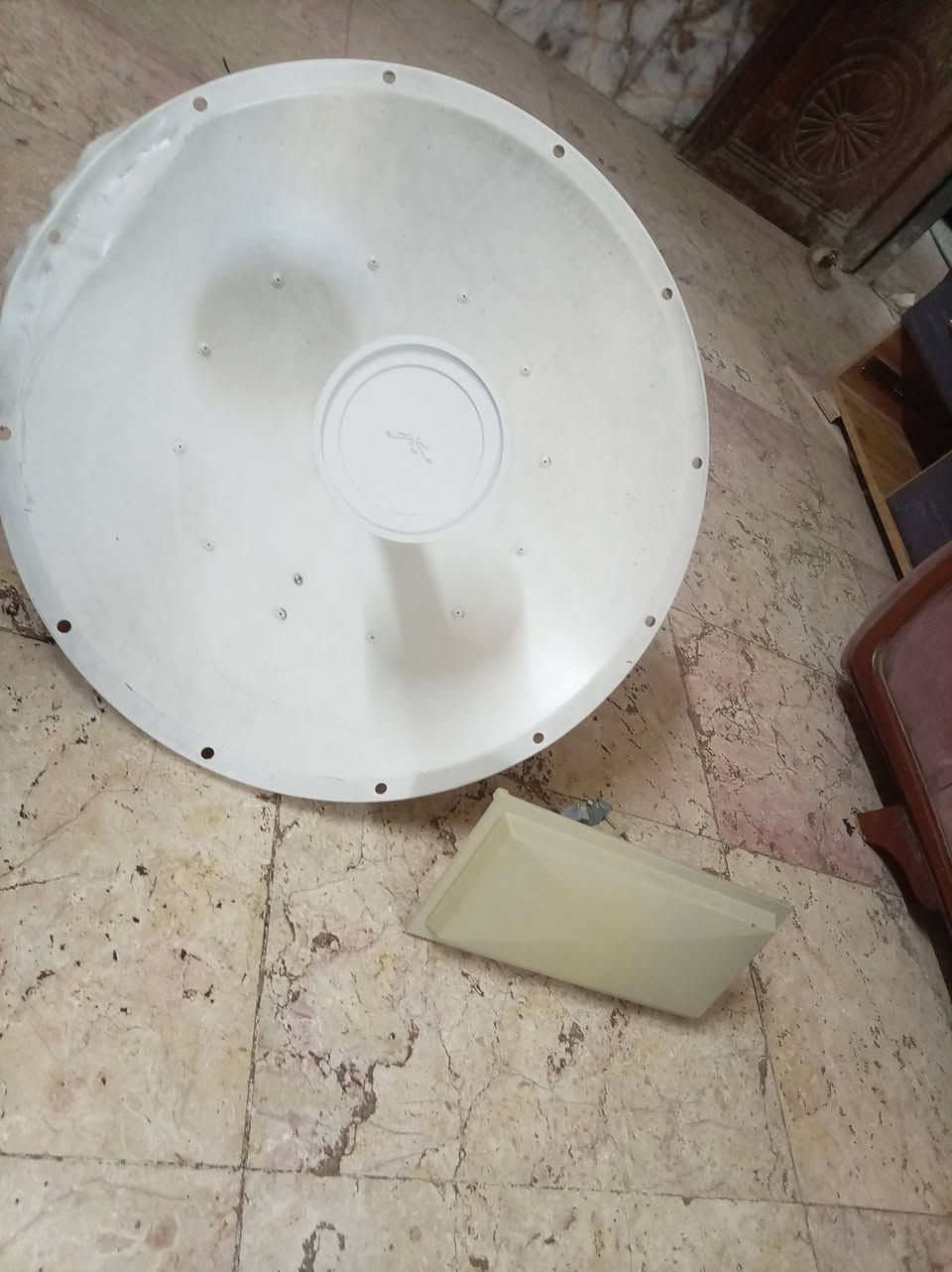 برج انترنت مع لصحن لبيع لعنوان ابو غريب خرنابات رقم ***********
