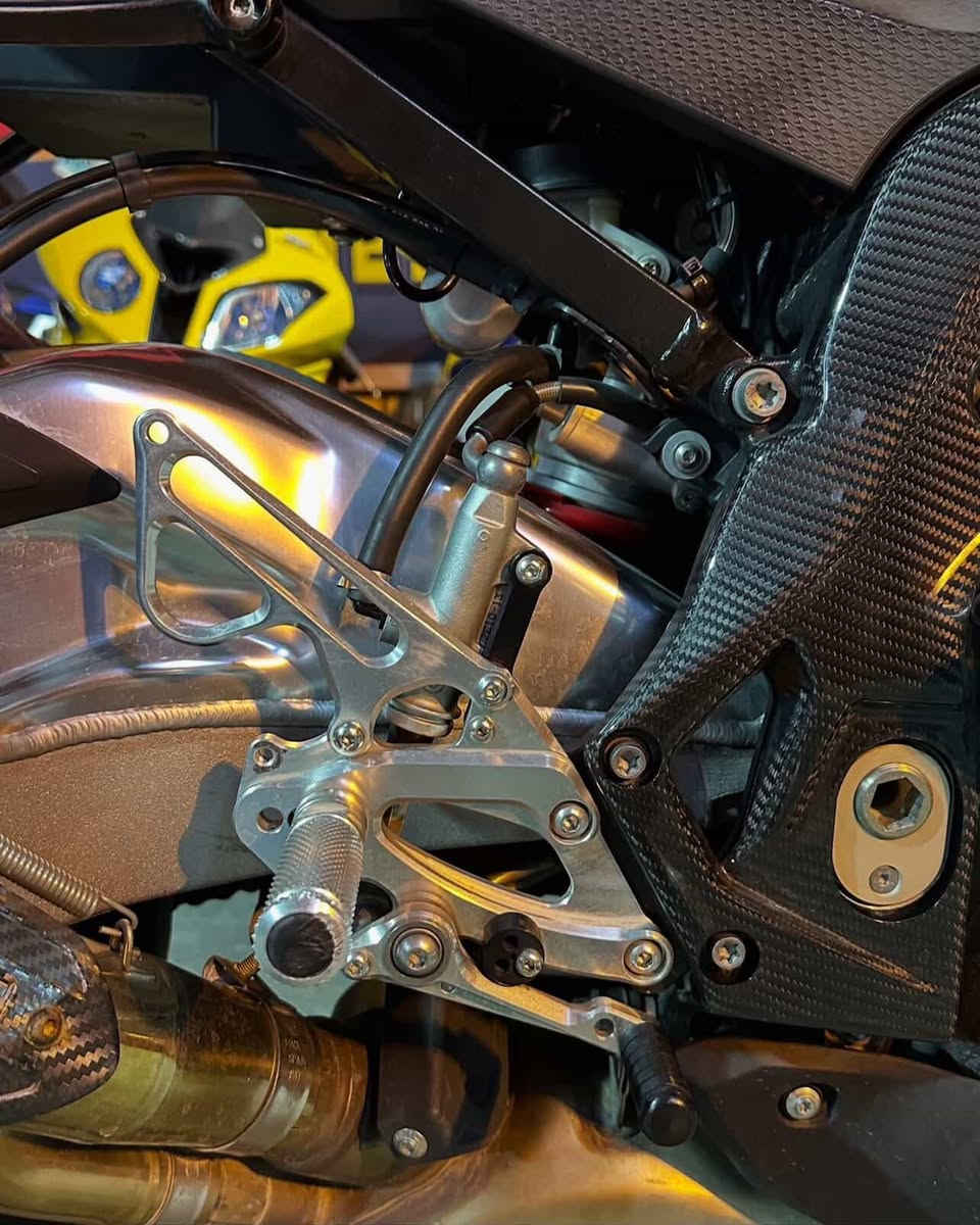 بسم الله ما شاء الله
 BMW وارد يابان ٢٠١٨ 
جديدة بمعنى الكلمة رمبة 
كفالة من كل النواحي نظافة ١٠٠/١٠٠
عنواني مدينة الصدر شارع الفلاح قطاع ١٢
الراغب بالشراء هـ***********
