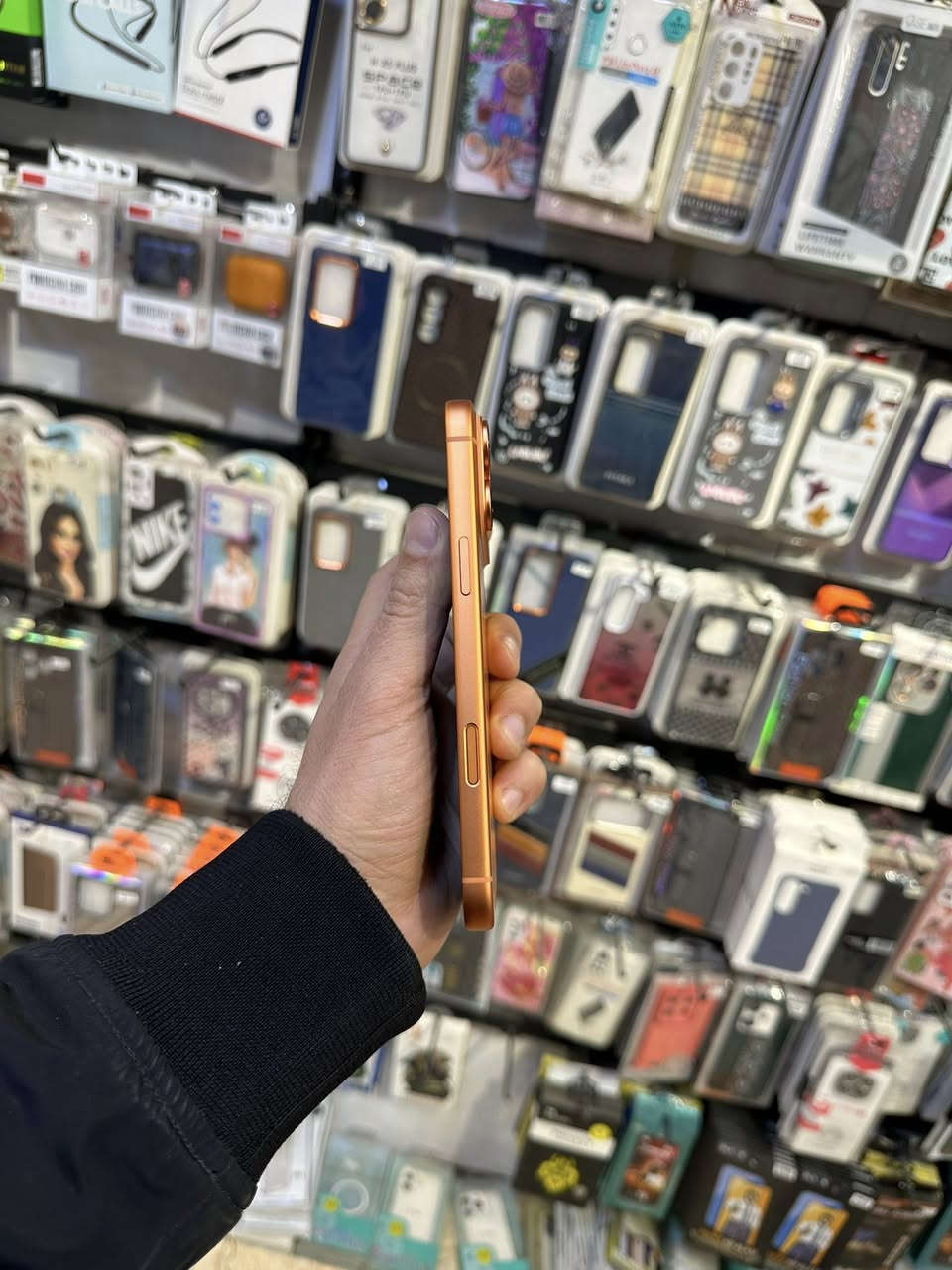 السلام عليكم
Iphone 17 pro max 256GB ZA
سيم كارت
نظافة ‎%‎
بطارية 100
مشحون 18 مرة
مستعمل شهر واحد فقط
مكفول من التصليح ومن أي خلل
باكيت وكيبل أصلي
السعر مليون و850 قفل
مكاني بغداد العامرية
***********
لا يوجد توصيل
