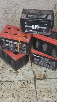 بطاريات • سبوعين • بدون شاحن