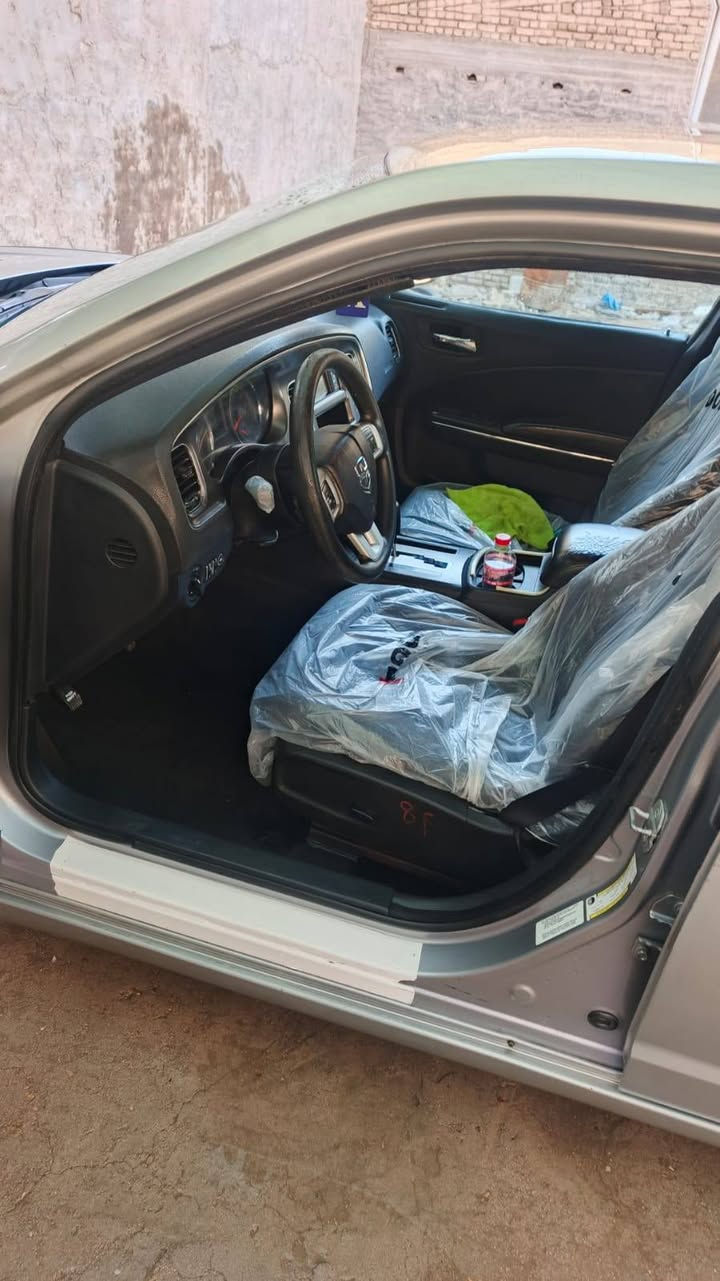 السلام عليكم جارجر 14 سياره لون رصاصي ومغلفه كله رصاصي نفس الون سياره كفاله عده الكص جنطه متومه شرط حاسبه مكينه كير حداديه تبريد كله وضع شركه مكينه 3600 طخم تاير هسه شاده سياره ربع ما تصرف عليه مكاني ميسان بيع او مراوس بحديث ***********
