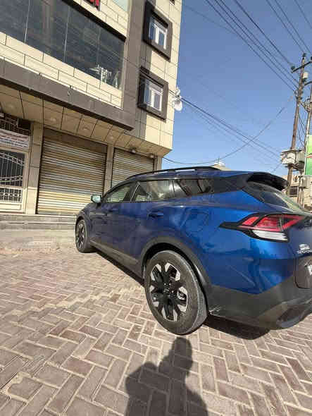 سلام عليكم كيا سبورتج موديل 23 لون أزرق جيوتي
_ ضرر السيارة واضح بالمنشور داعمية وماصده فقط والجاملغ بارد بدون ايرباك تبديل دعامية وبنيد بي عكفه انصبغ ربعه فقط السيارة ليبل واحد بدون تبديل واني رقمته وتصليح درجة اولى 

_ فئة اكس لاين
_ المواصفات 
بانوراما على طول السقف 
بصمة
كشنات جلد 
شاشة متصلة
صندوق كهرباء 
شحن وايرليس ومنافذ شحن 
رادار امامي وجانبي 
حساسات 
كرسي سائق كهرباء والكراسي الامامية تدفئة 
هاند بريك دكمة
ترحيب عند الاقتراب وبصمة دخول ذكي 
تشغيل عن بعد
انظمة قيادة ( سبورت ، نورمال، سمارت) 
قطعتين تبريد 
فور ويل 
قيادة ذاتية ( تحديد مسار وتحديد سرعة) 
توقف ذاتي 
شاشة لمس متغيرة للتحكم بالميديا والتبريد 
تحكمات فول بالستيرن وبعد بيه مواصفات 
سيارة ماشية 27 الف وليس ميل رقم بغداد بسمي 
سعره 230 وبيه مجال 
للتصال *********** بي واتس اب
