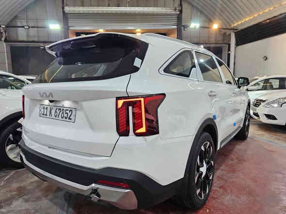 قوة - رفاهية - حضور
سورنتو 6 سلندر 2025 سقف حديد 
- لوحات بغداد -
🧨 للعلم مثبت عليها لوحات وبيها سنوية 🎈

الموديل : 2025. (خليجي) . 
المحرك  : 6 سلندر 3500cc 
العــــداد : صفر كيلو متر . (زيرو) . 
الضمان : 5 سنوات او  100.000 كيلو متر . 

المواصفات :
* شاشة عدادات متغيرة.
* مراية وسطية مزودة بكاميرا عالية الدقة.
* داتا شو (Head-Up Display) لعرض المعلومات على الزجاج الأمامي.
* هاند بريك بصمة.
* صندوق كهربائي .
* برادي أبواب خلفية.
* عدادات رقمية شاشة متصلة.
* دبل كامرة
* مقصورة الركاب من المخمل
* اطار قياس 255/45R20 انج .
* دخول وتشغيل بصمة.
* أنظمة قيادة متعددة.
* شحن وايرلس .
* سقف حديد . 
* كاميرا خلفية . 
* مرايا كهرباء.
* المصابيح الأمامية زنون .
* كشافات الضباب زنون . 
* تشغيل عن بعد .
* مقعدين الامامية كهرباء.
* نظام APPLE CARPLAY.
* انارة داخلية متعددة الالوان.
* حساسات خلفية وامامية .
* مكيف خلفي مع وحدة تحكم منفصلة . 

🧨 للعلم مثبت عليها لوحات وبيها سنوية 

لمعرفة السعر اتصل خاص وتدلل حرك الاسعار 
الاسعار نار 🔥🔥🔥🔥 اتصل وتدلل 
---------------------------------------
📍 العنوان: بغداد – معارض جكوك – قرب بوابة الكاظمية
📍 المعرض: شركة إسماعيل البلداوي لتجارة السيارات

📞 للاستفسار والتفاصيل: ***********

📩 أو تواصل معنا عبر رسائل الصفحة بكل سهولة

#شركة_اسماعيل_البلداوي_لتجارة_السيارات #kia  #عروض_السيارات #بغداد #Sorento  #معارض_جكوك
