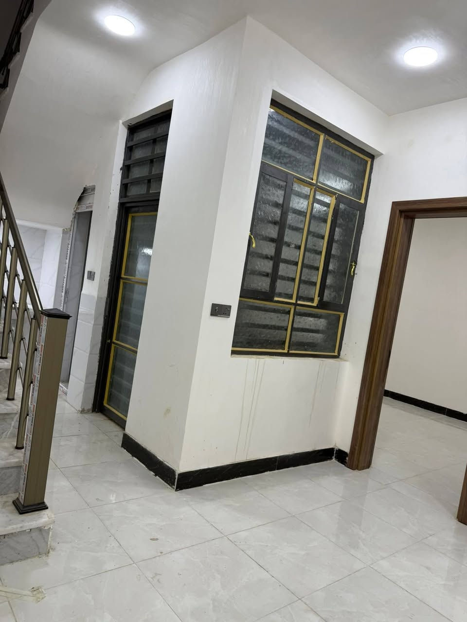 سلام عليكم دار لبيع تاجيه طابو صرف
مساحه ١٠٠متر  ١٢ في ٢٠ 
لبناء حديث  
اللا استفسار خاص 
***********
