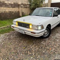 سياراه سيدان البيع موديل1990 رقم بغداد دولي شرط التحويل محرك بطه 2500....