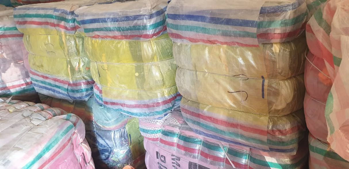 سلام عليكم عندي 80 باله قمصله+ كوت باله درجه اولى سعر الباله 125 ابيع نقد او على تصريف او ابيع على مده او اذا اكو بظاعه ثانيه مراوس هم نتفق مكاني بالديوانيه للستفسار اكثر رقمي *********** ملاحظه البيع كل الكميه ديوانية, القادسية
