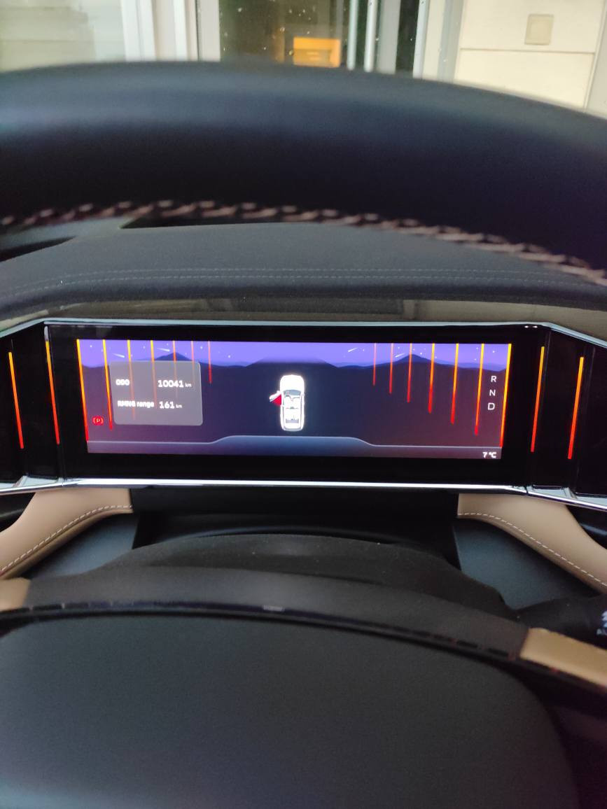 کوردی | عربی

- )Geely Starray (GF( بو فروشتن جیلی ستاری
*********** WhatsApp 
...

موديل ٢٠٢٥

ئوتومبیلیکی ناوازه و لوکس خاوه نی به رزترین مواسه فات فول فول مواسه فات - (GF)، زور خاوین و بی کیشه. گرنگترین تایبه تمه ندییه کان

. ته کنه لوژیا و ئاسوده یی به سمه کورسی کاره بایی له گه ل میموری ست سارد که ره وه ی کوشن (Ventilation)، و سیسته می پاککه ره وه ی هه وا له ناو ژووره وه.

دیزاین و رووناکی پانوراما لایتی پیشه وه ی LED فول لایتی ئوتوماتیک، له گه ل رووناکی ده وروبه ری ژووره وه (Ambient Lighting که دیمه نیکی سیحری ده به خشیت.

سه لامه تی و لیخورین دیاری کردنی خیرایی خو گونجین ناسینه وه ی هیمای هاتوچو )Adaptive Cruise Control( سیسته می ABS کونترولی جیگیری ئه لیکترونی (ESC)، و کونترول کردنی خزان.

هاوکاری لیخورین داتاشو (HUD) هه سته وه ری باران، ئاوینه ی لاته نیشتی کاره بایی و راگری نشیوی

تایبه تمه ندی زیاتر سندوقی کاره بایی بارگاویکردنی بیته ل و سیسته میته برید و فوول کونترولی Wireless Charger( ئوتوماتيكي.

ئه م ئوتومبیله هه موو سیسته مه زیره که کانی تیدایه بو لیخورینیکی ئارام و موديرن

لبيع جيلي ستاري GF 
2025
ماشیە ١٠٠٠٠کم نفس زیرو
سيارة عصرية تجمع بين الفخامة، التكنولوجيا المتطورة، والأداء القوي السيارة بحالة الوكالة وتتمتع بكافة المواصفات الذكية.

أهم المواصفات والمميزات:

. الأداء والقيادة نظام تثبيت السرعة التكيفي (رادار)، نظام التعرف على علامات المرور، مساعد نزول المنحدرات، ونظام التحكم في التماسك والثبات الإلكتروني (ESC & ABS). التكنولوجيا والراحة تشغيل بصمة شاشة عرض على الزجاج الأمامي (داتاشو - (HUD) ، وشاحن لاسلكي للهواتف الذكية.

المقصورة الداخلية: كراسي جلد كهربائية مع خاصية الذاكرة (Memory Seat، نظام تبريد المقاعد، ونظام تنقية الهواء الذكي.

. الإضاءة والتصميم: سقف بانوراما، إضاءة أمامية LED مع نظام الإضاءة العالية التلقائي، وإضاءة محيطية (Ambient Lighting داخلية متعددة الألوان.

الإضافات الخارجية: صندوق خلفي كهربائي، مرايا جانبية كهربائية، وحساسات مطر للمساحات.

المناخ مكيف أوتوماتيكي بالكامل مع تحكم منفصل. السيارة تمثل قمة التكنولوجيا من جيلي بمحرك قوي وتصميم السليمانية, العراق
